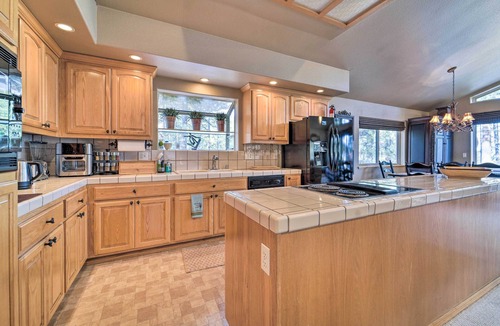 Al Tahoe House | Lakeside Tahoe Getaway - Ski, Hike & Swim!