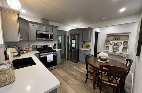 Tillicum House | Lakewood Stunner sleeps 6+ with Two KING size beds!