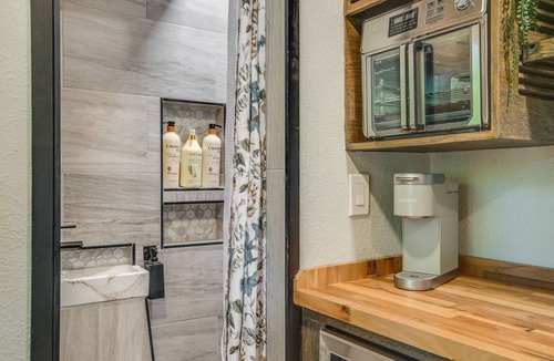 Tillicum Apartment | Lakewood Vacation Rental - Walk to American Lake!