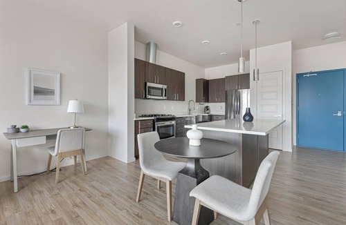 Hayden Island Apartment | Landing | Amazing 1BD, Gym, Clubhouse