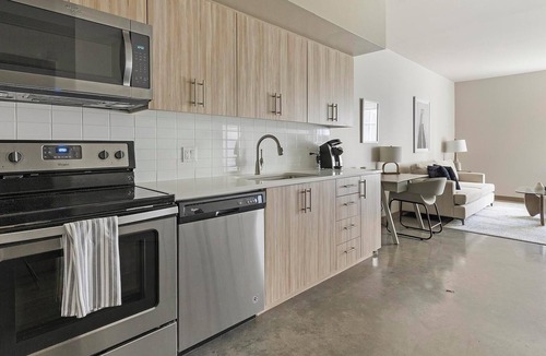 Northwest Portland Apartment | Landing | Beautiful 1BD, Rooftop Lounge, Gym