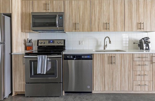 Northwest Portland Apartment | Landing | Beautiful 1BD, Rooftop Lounge, Gym