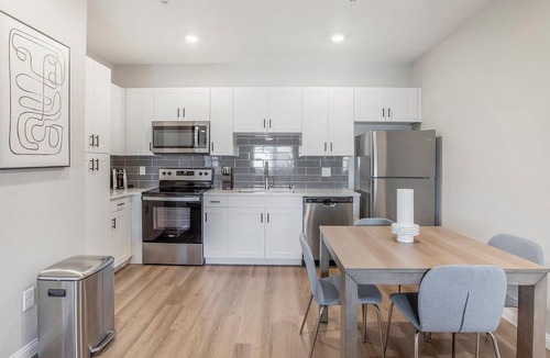 Townsite Apartment | Landing | Beautiful 2BD, Rooftop Lounge, Pool