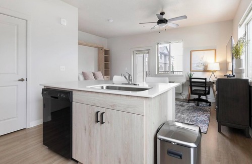 Woodburn Apartment | Landing | Beautiful Studio, Clubhouse, Pool
