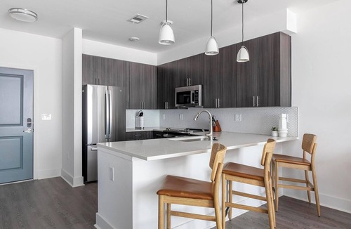 Crestline Heights Apartment | Landing | Chic 1BD, Gym, Pool