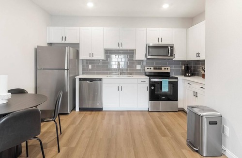 Townsite Apartment | Landing | Chic 2BD, Rooftop Lounge, Pool