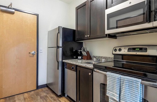 Pearl District Apartment | Landing | Chic Studio, Gym, Courtyard
