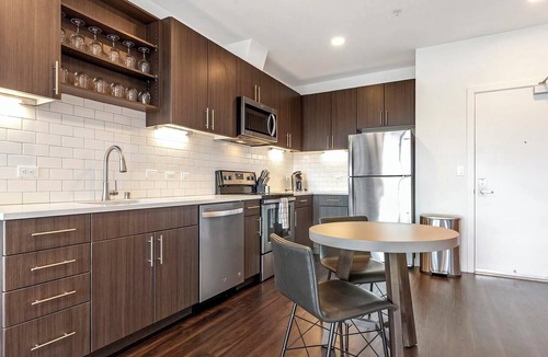 People's Freeway Apartment | Landing | Incredible 1BD, Yoga Studio, Courtyard