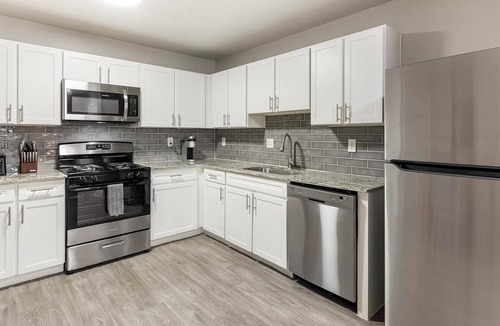 Whitney Apartment | Landing | Incredible 2BD, Gym, Pool