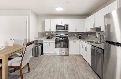 Whitney Apartment | Landing | Incredible 2BD, Gym, Pool