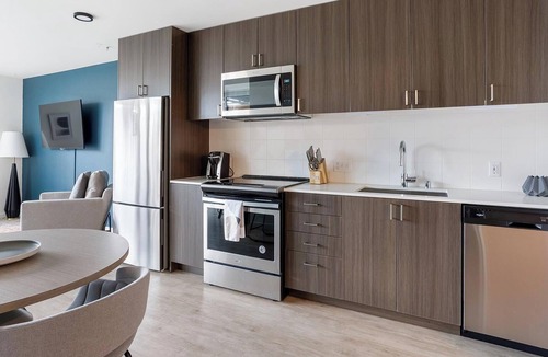 Mann Apartment | Landing | Incredible 1BD, Yoga Studio