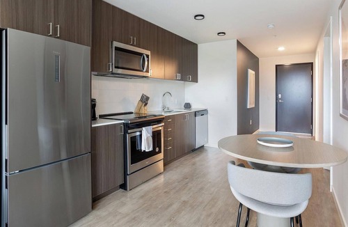 Mann Apartment | Landing | Incredible 1BD, Yoga Studio