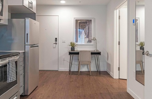 Mann Apartment | Landing | Modern 1BD, Rooftop Lounge, Game Room