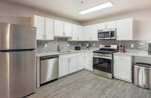 Whitney Apartment | Landing | Spectacular 1BD, Pool, Gym