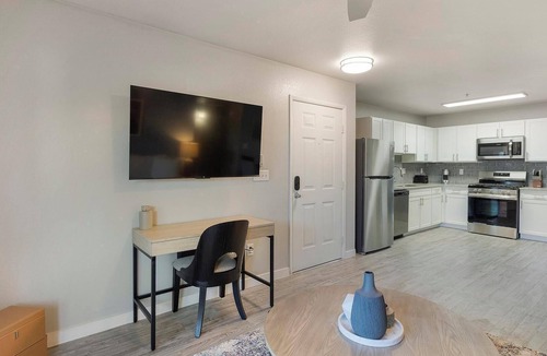 Whitney Apartment | Landing | Spectacular 1BD, Pool, Gym