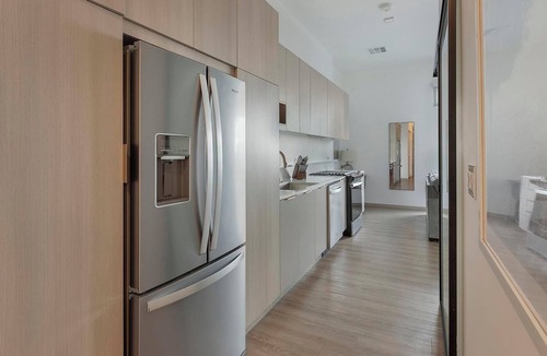 Spring Valley Apartment | Landing | Spectacular Studio, Pool, Gym