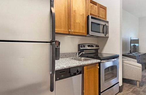 Pearl District Apartment | Landing | Spectacular Studio, Courtyard, Gym
