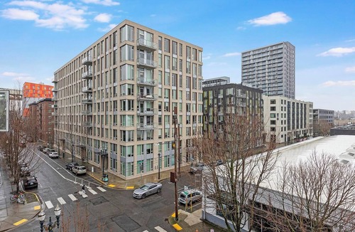 Pearl District Apartment | Landing | Spectacular Studio, Courtyard, Gym