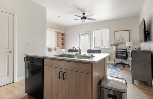 Woodburn Apartment | Landing | Spectacular Studio, Pool, Clubhouse