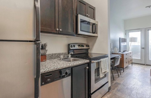 Pearl District Apartment | Landing | Stunning Studio, Gym, Courtyard