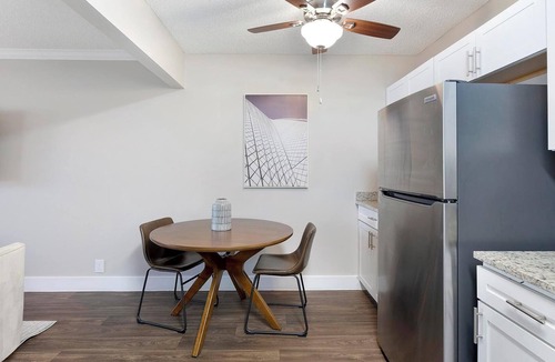 Rancho Oakey Apartment | Landing | Stylish 1BD, Gym
