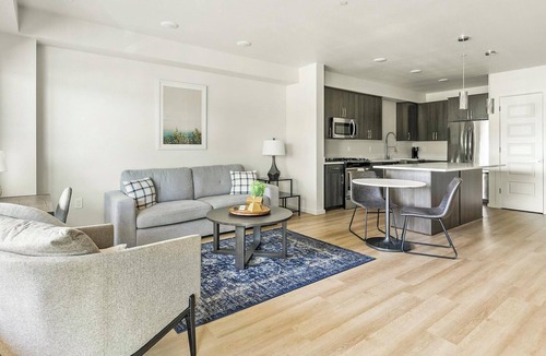 Hayden Island Apartment | Landing | Stylish 1BD, Gym, Clubhouse