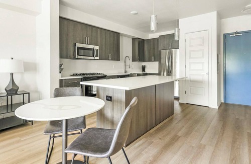 Hayden Island Apartment | Landing | Stylish 1BD, Gym, Clubhouse