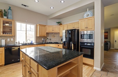 Turlock House | Large 5 Bedroom Home - Family Getaway w/Pool