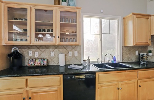 Turlock House | Large 5 Bedroom Home - Family Getaway w/Pool