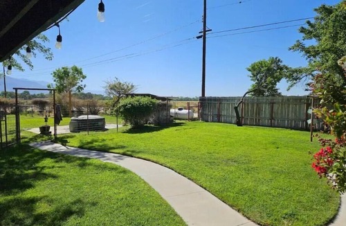 Lone Pine House | Large country home with 3 bed rooms and 3 baths.