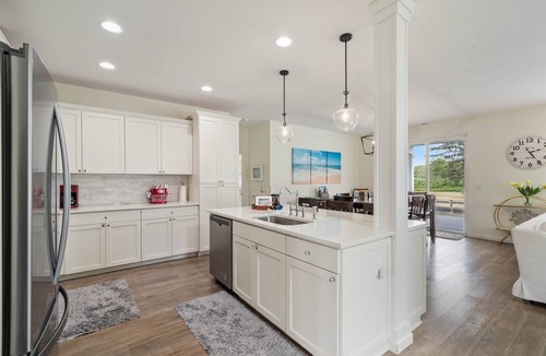 Seaside House | Large Family Home on Golf Course. Short Walk to Beach. Private Workspace.
