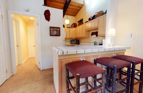 Mammoth Lakes Condo | Large Family Home, Near New Rec Center, Trails & Kids Park, Summer Pool