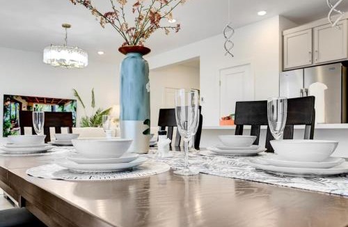 Sovana Villa | Large Group Stays! Spacious 6BR 8Beds Vacation Home Near Strip