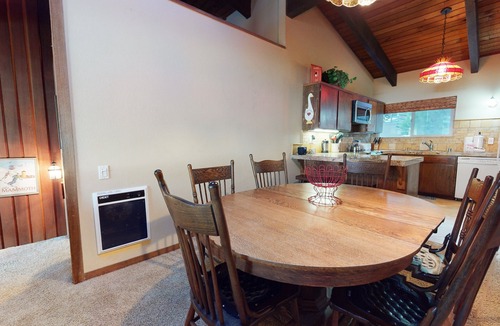 Mammoth Lakes Condo | Large Home with Balcony, Near The Village! Great Family Complex Amenities