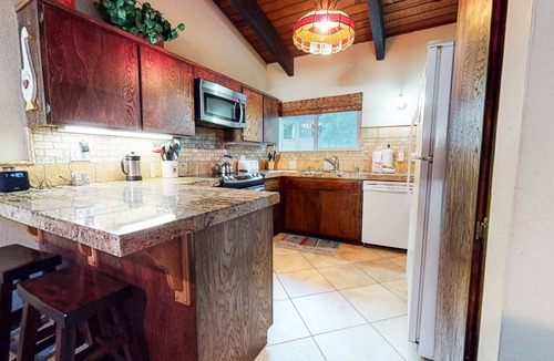 Mammoth Lakes Condo | Large Home with Balcony, Near The Village! Great Family Complex Amenities
