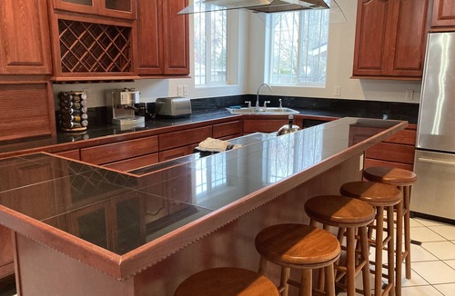 Independence House | Large Independence House for Families & Groups