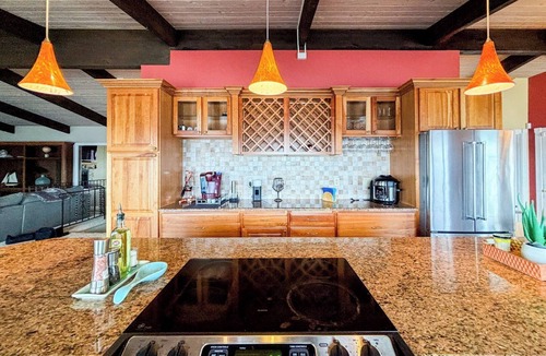 Shelton House | Large Private Family Beach House | HotTub Firepit Kayaks MiniGolf