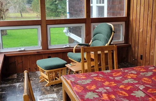 Clatskanie House | Large private home with dock on Beaver Creek. n