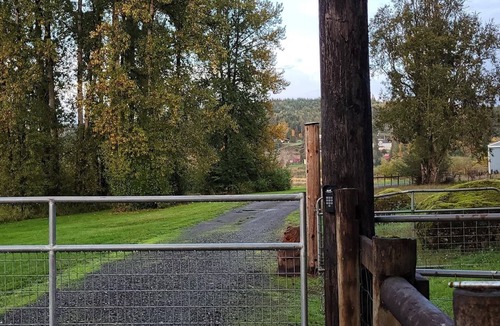 Clatskanie House | Large private home with dock on Beaver Creek. n