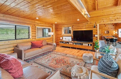 Mammoth Creek Cabin | Large Reunion Cabin By Lake And National Parks!