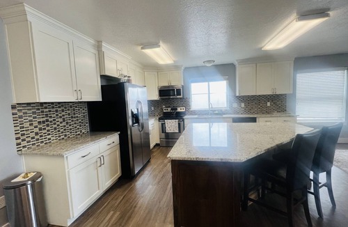Logan Apartment | Large Studio with open concept, king size bed