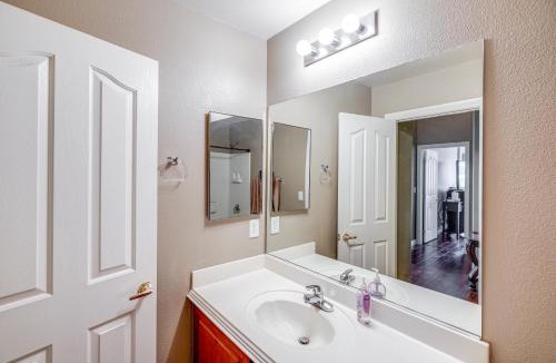 Sunrise Manor Apartment | Las Vegas Condo with Patio and Pool Access!