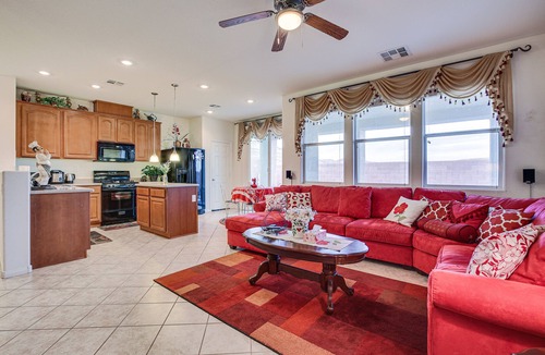 Spring Valley House | Las Vegas Home w/Mtn Views: 13 Mi to the Strip!