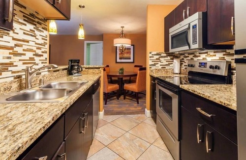 Las Vegas Hotel | Las Vegas Lights Await – 3 Modern Villa w/Balcony + Pools & Arcade Fun