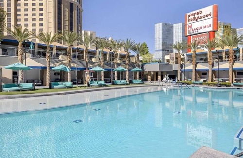 Las Vegas Condo | Las Vegas | Pool & Strip Access | Contemporary City Stay