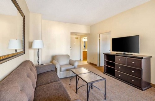 Las Vegas Hotel | Las Vegas Strip Stay | 1 BR Suite| Central Blvd Location
