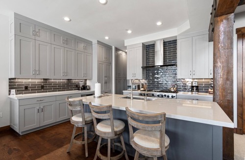 North Park City House | Last-Minute Savings! Cottage with Ski-in/Ski-out Access, Fireplace and Hot Tub!