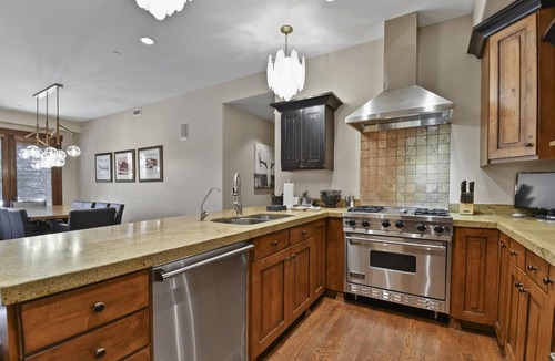 North Park City Condo | Last-Minute Savings! Slope-side Condo with Ski-in/Ski-out Access and Hot Tub!