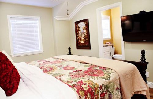 Southwest Anaheim House | Lavish 5 Bedroom, 4 Bath Pool Home 3/4 Mile To Disney