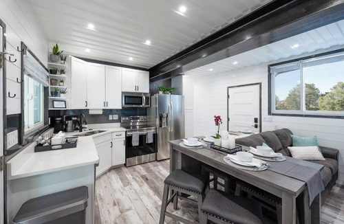Teasdale Cabin | Lavish Shipping Container Experience by Capitol Reef National Park! 2Bed,2Bath